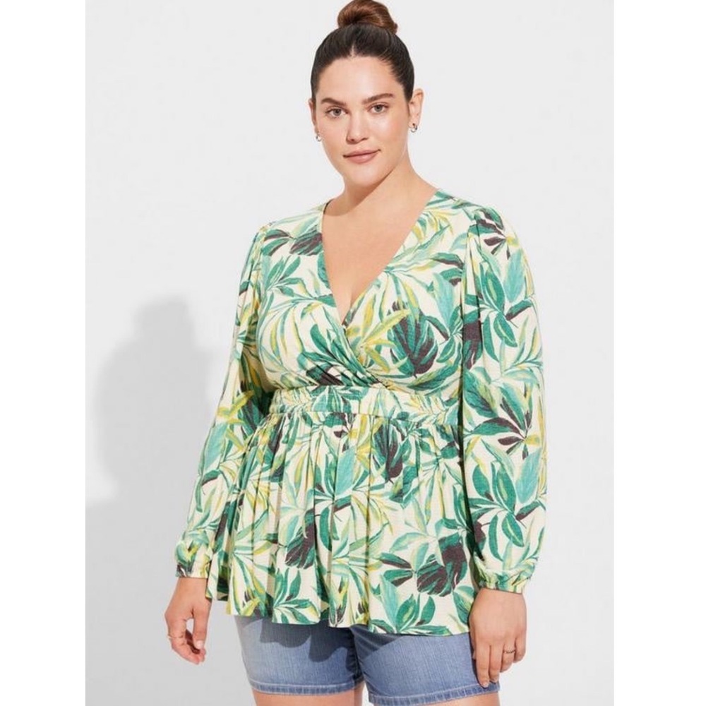 Torrid Peplum Top 1X Green Tropical‎ Leaf Print Surplice Ribbed Smocked Waist